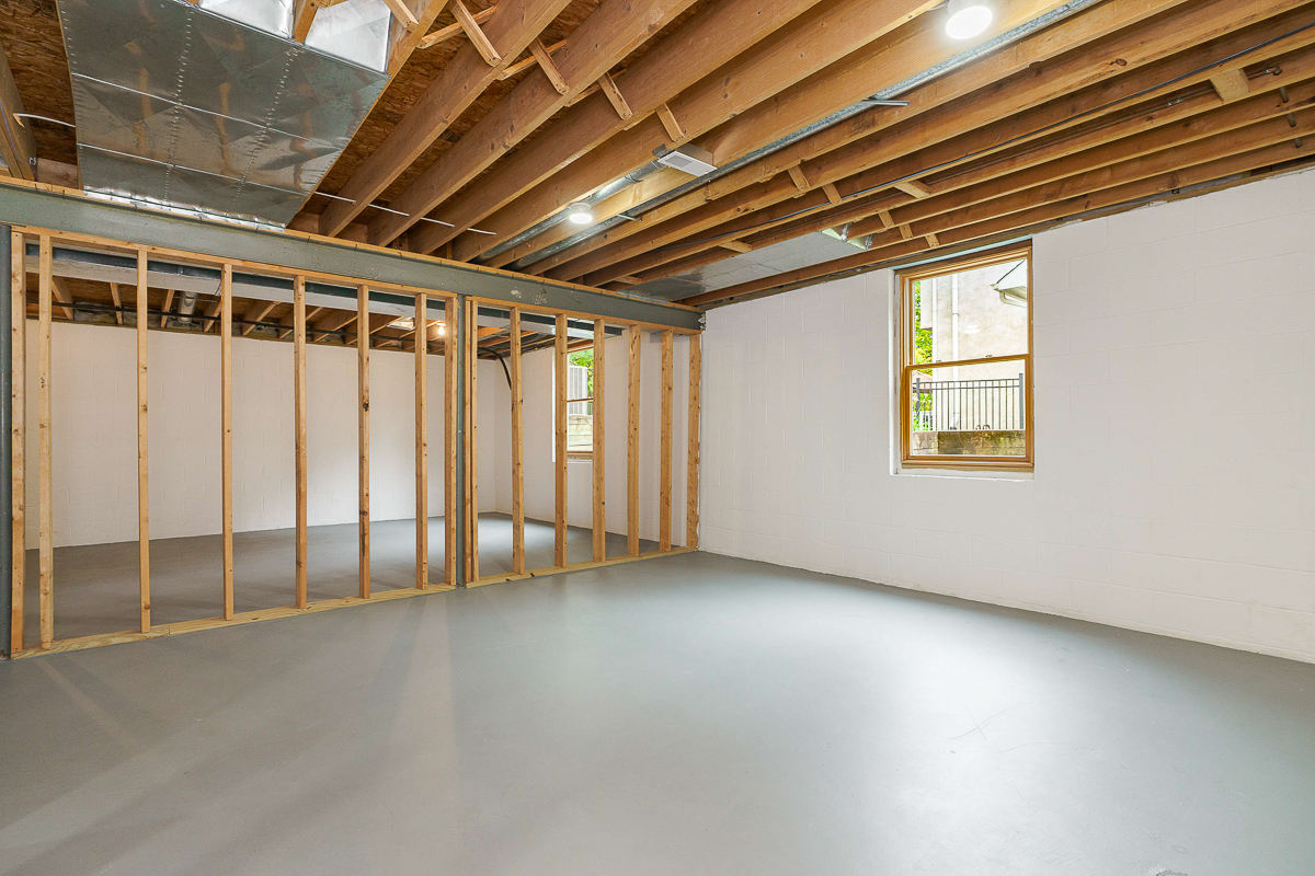 6061 Highland Hills Dr-12