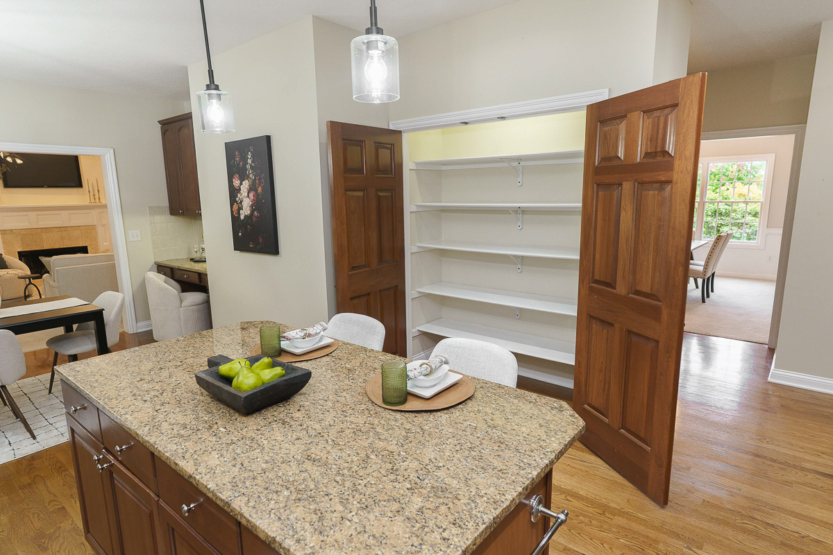 6061 Highland Hills Dr-33