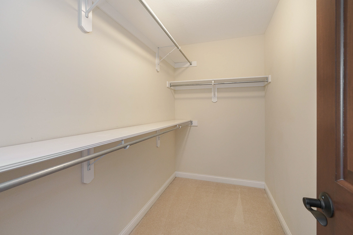 6061 Highland Hills Dr-45