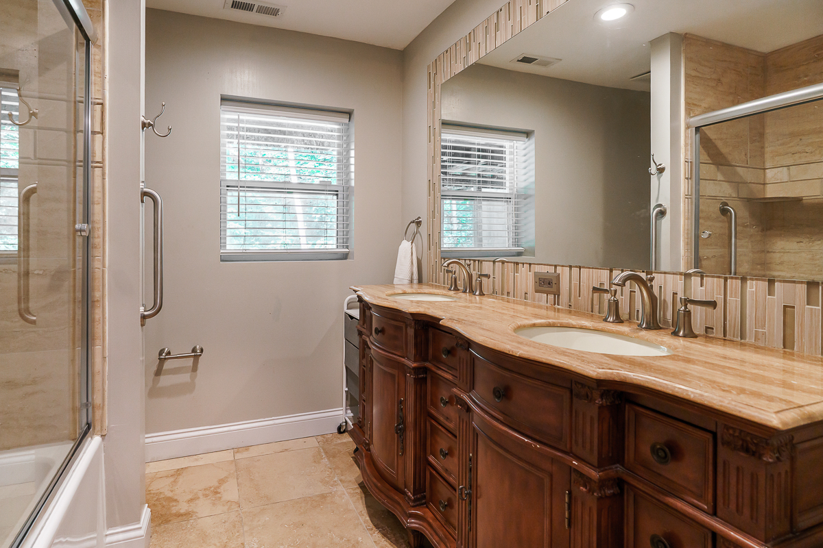 630 Woods Hollow Ln-41