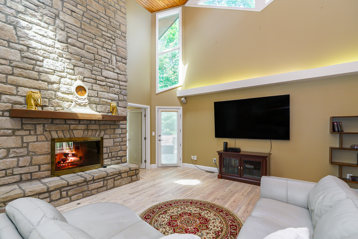 630 Woods Hollow Ln-50