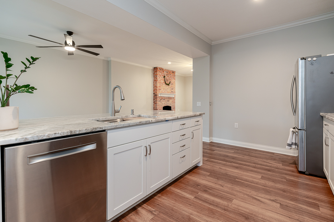 632 e Whittier St-15