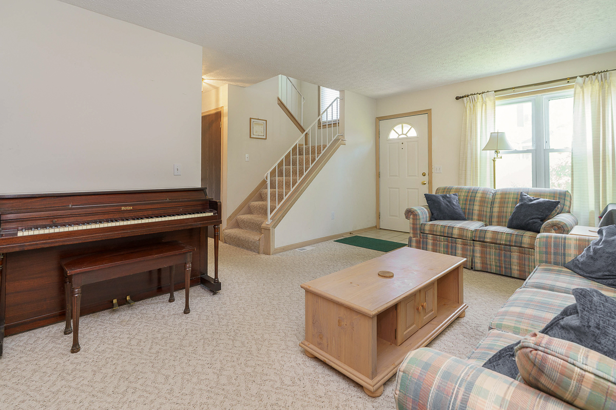 6357 New London Dr-11