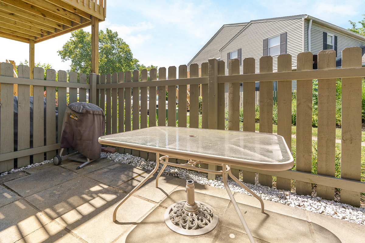 6357 New London Dr-15