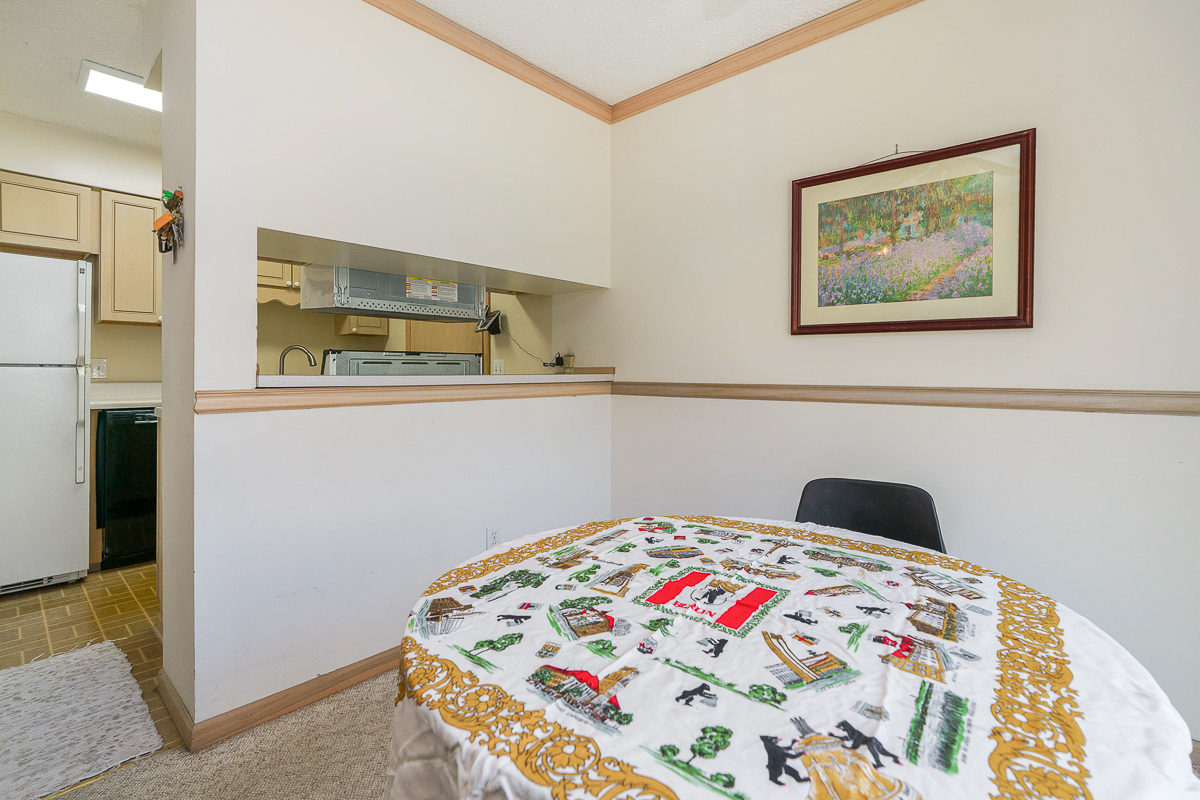 6357 New London Dr-16