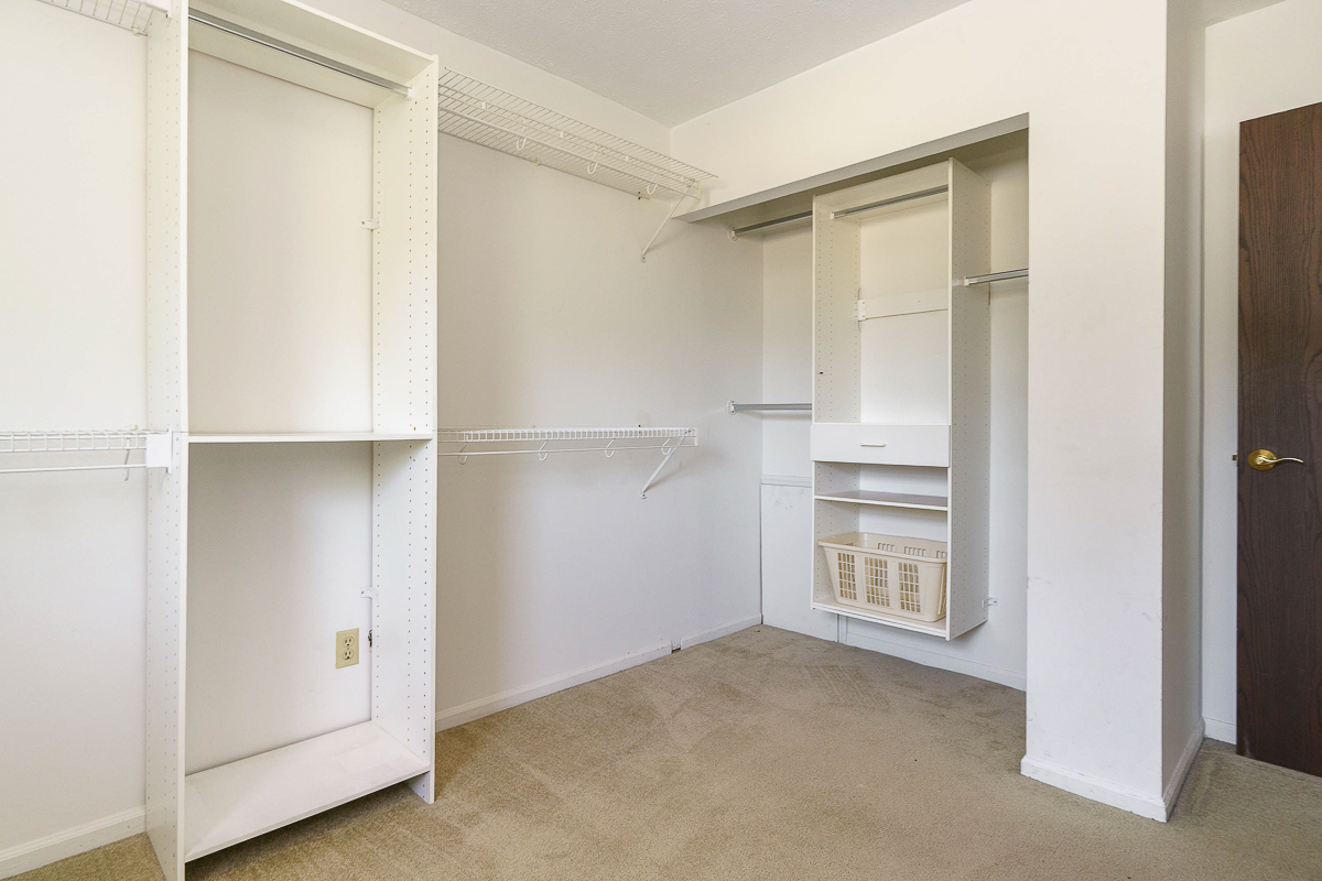 6357 New London Dr-30