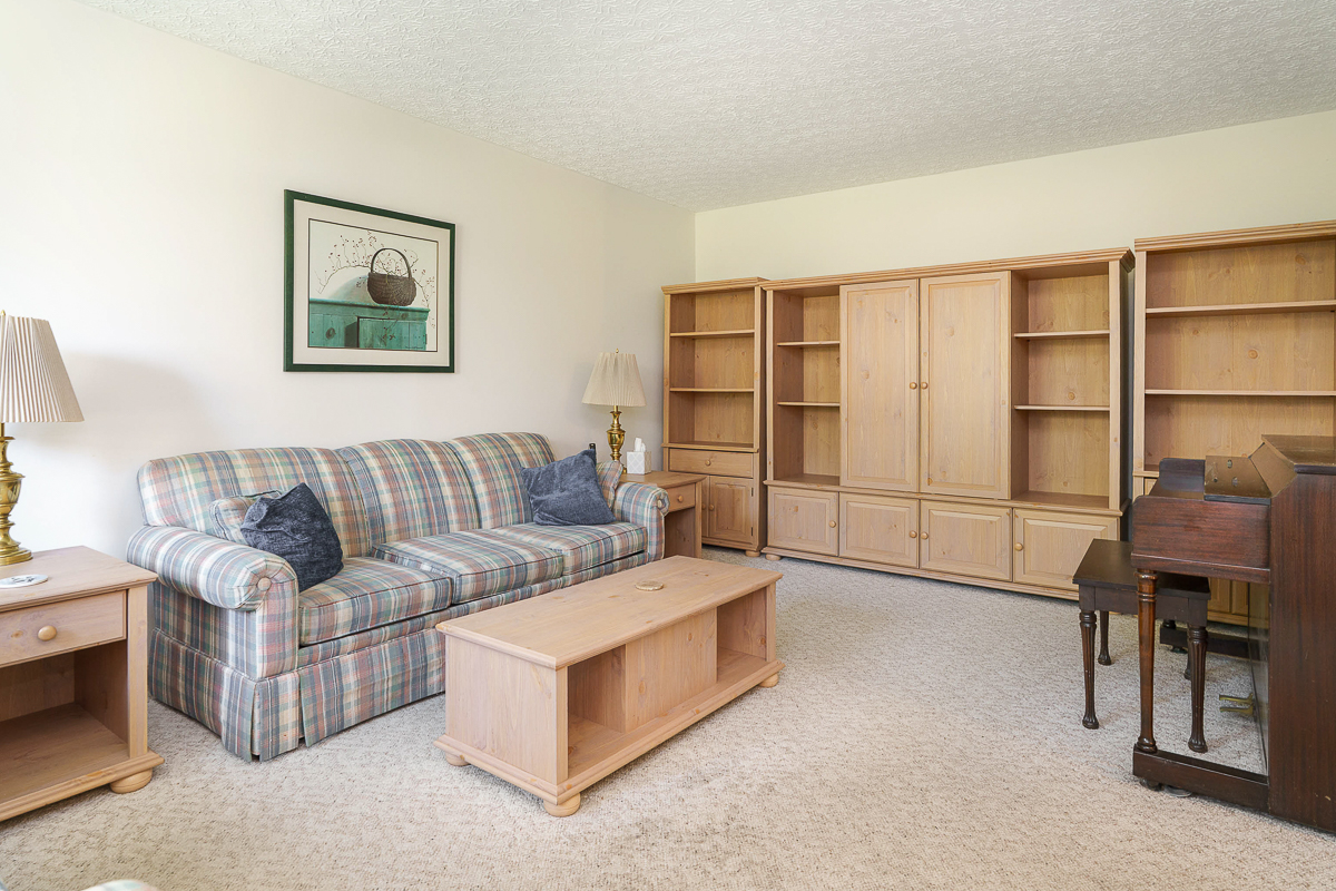 6357 New London Dr-9