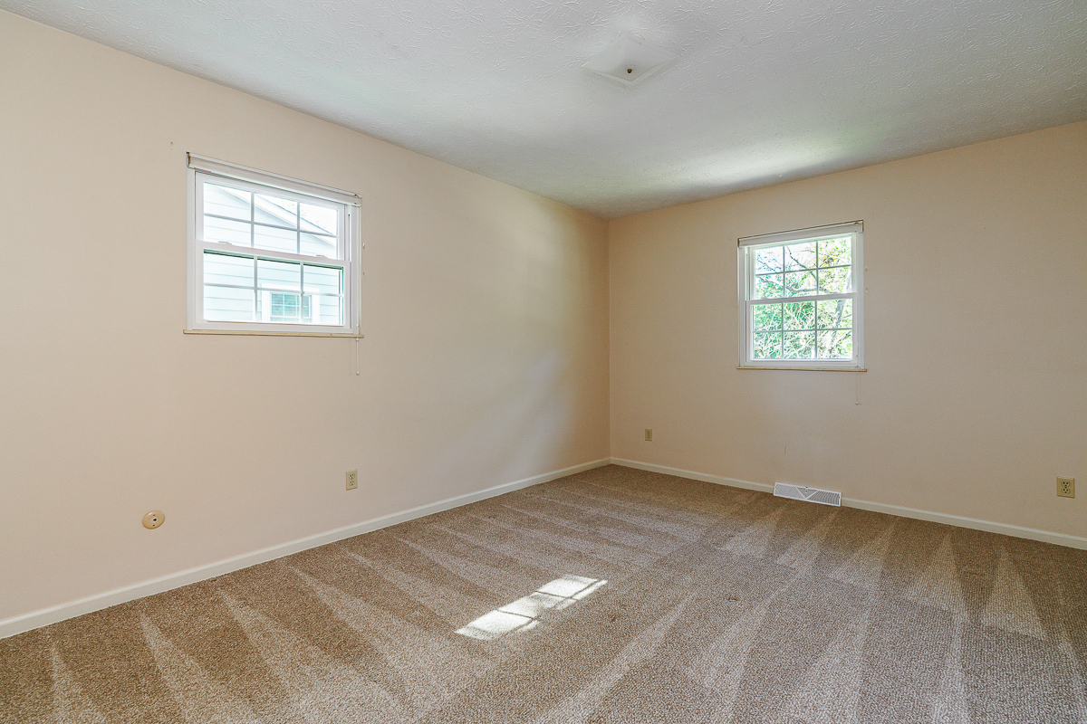 6496 Hearthstone Ave-28