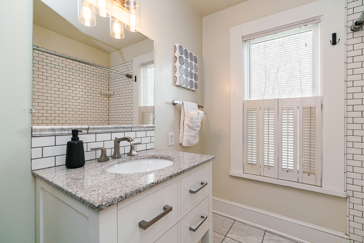 66 E Hubbard Ave-28