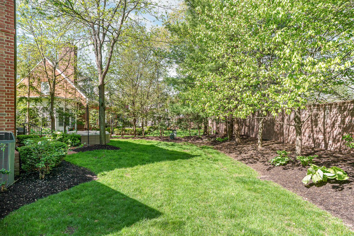 6940 Clivdon Mews-10