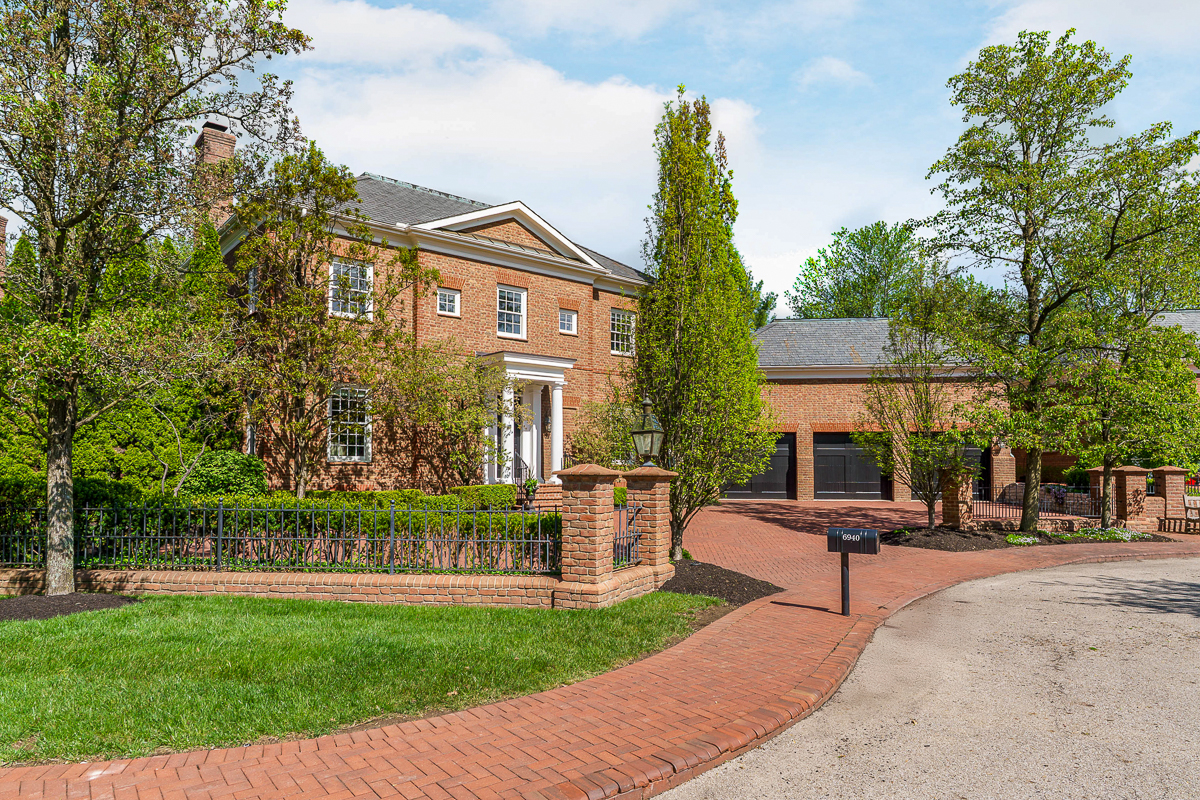 6940 Clivdon Mews-2