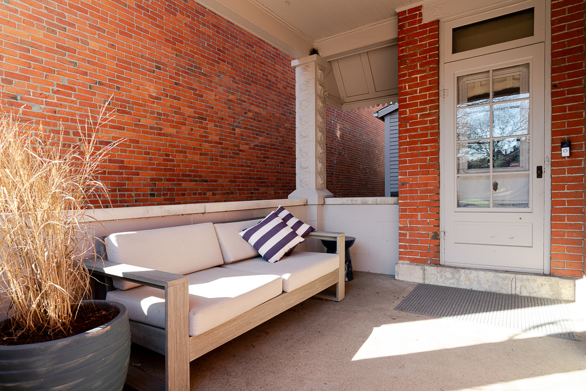 707 s 6th St-7