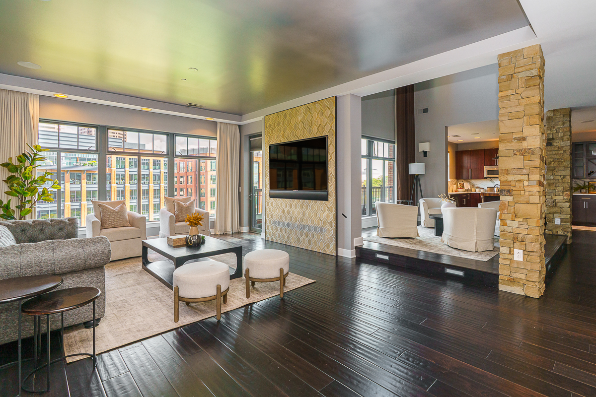 250 Daniel Burnham Sq #707-17