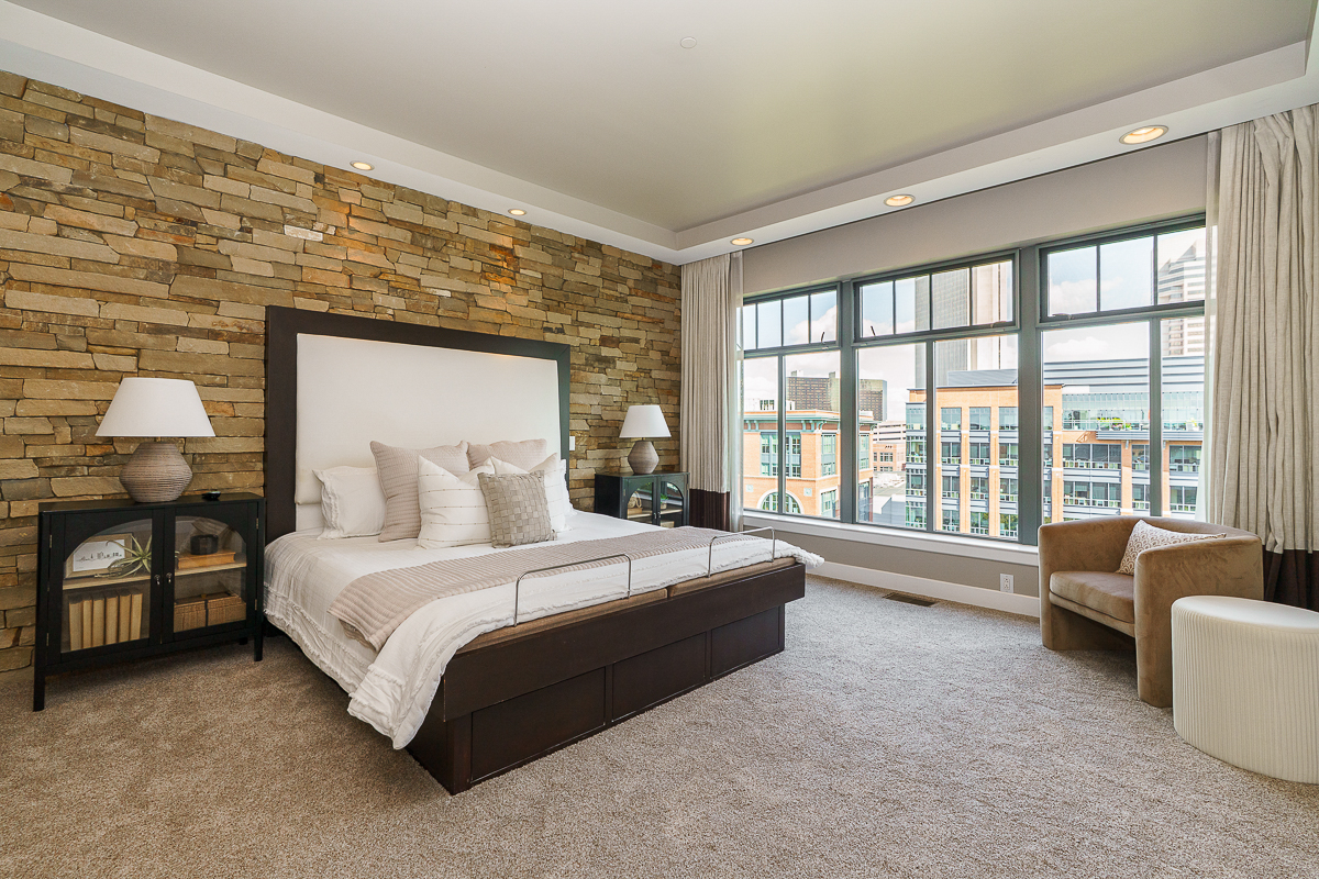 250 Daniel Burnham Sq #707-37