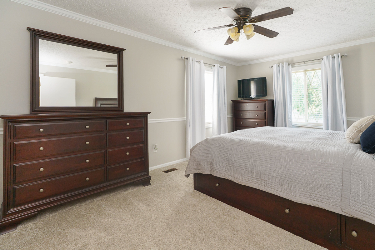 7439 Saunderlane Rd-32