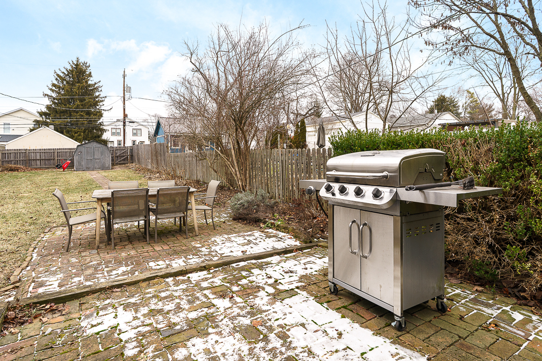 76 e Lakeview Ave-13