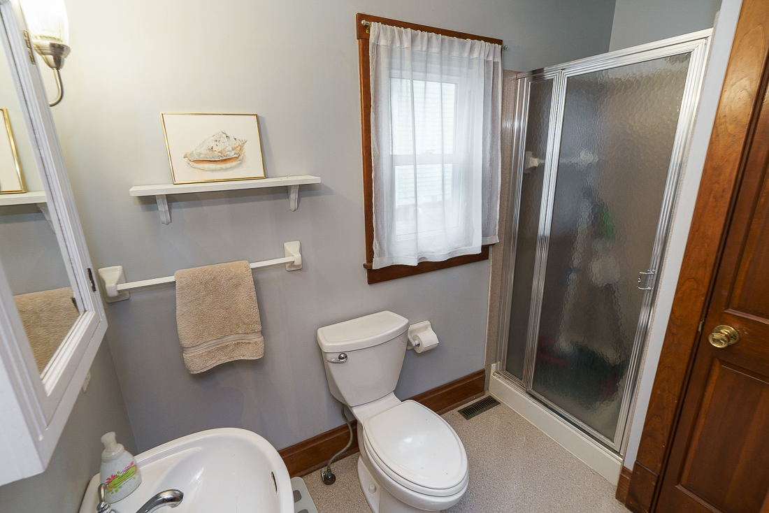 76 e Lakeview Ave-29