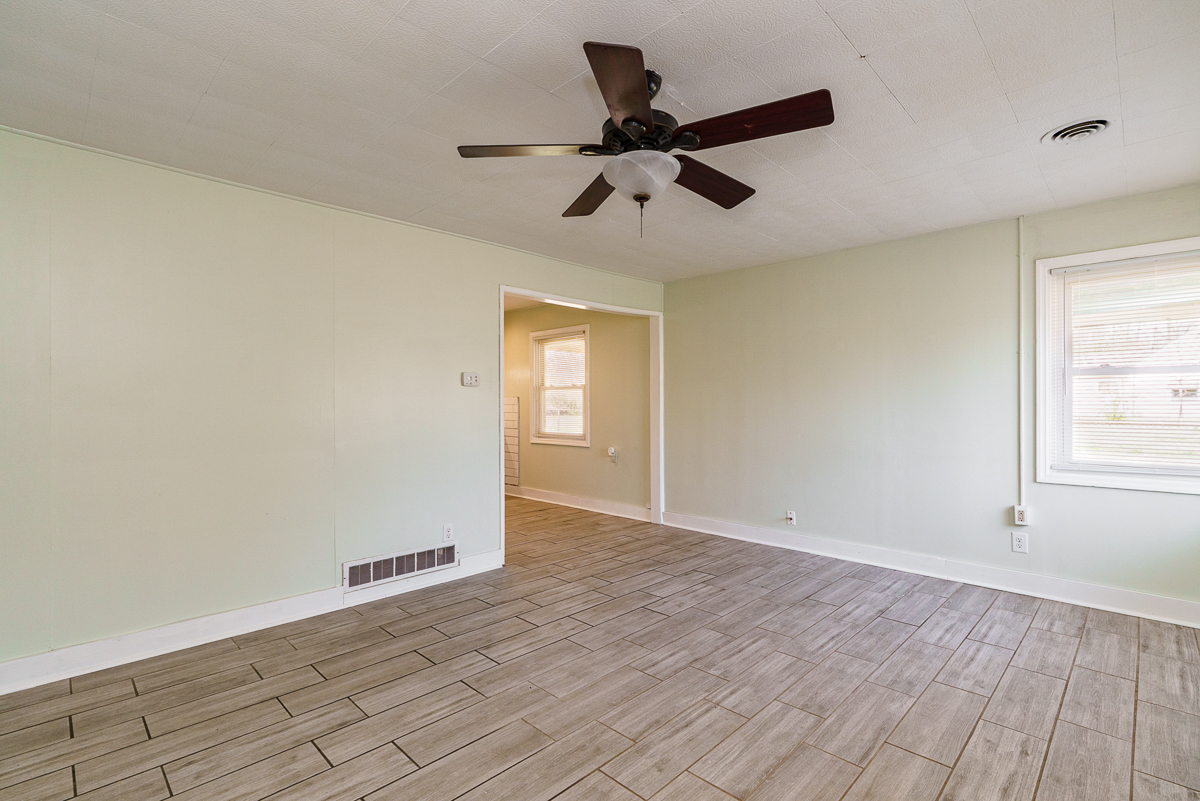 805 Exeter Rd-11