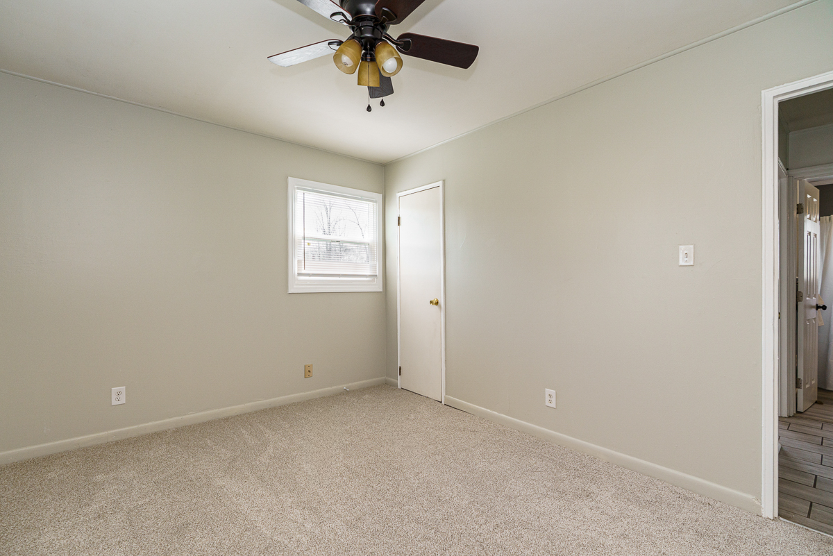 805 Exeter Rd-20