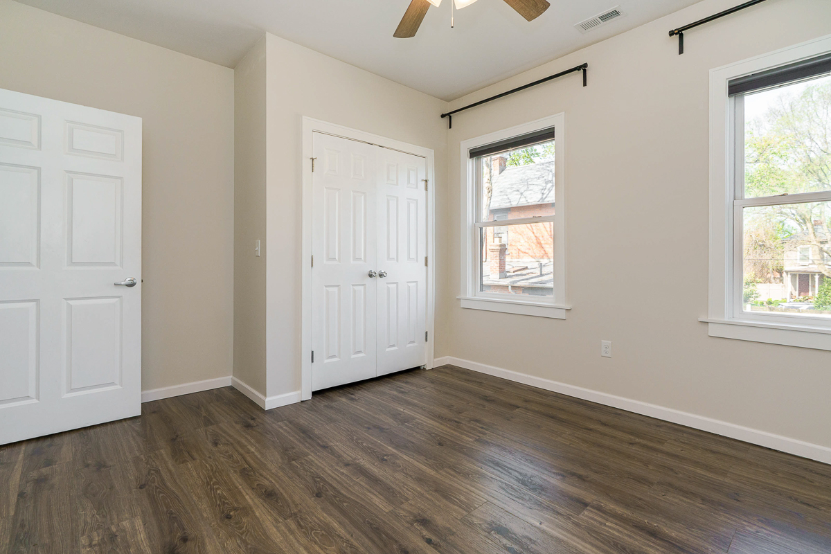 834 Hamlet St-17
