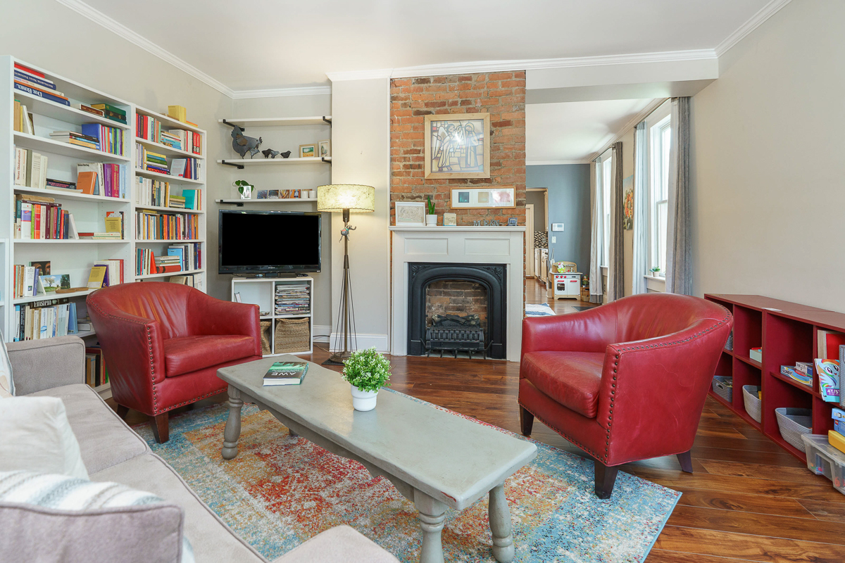 834 Hamlet St-22