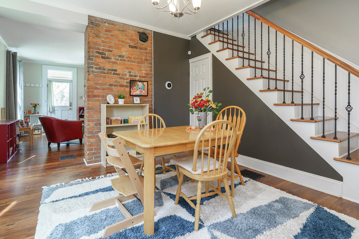 834 Hamlet St-26