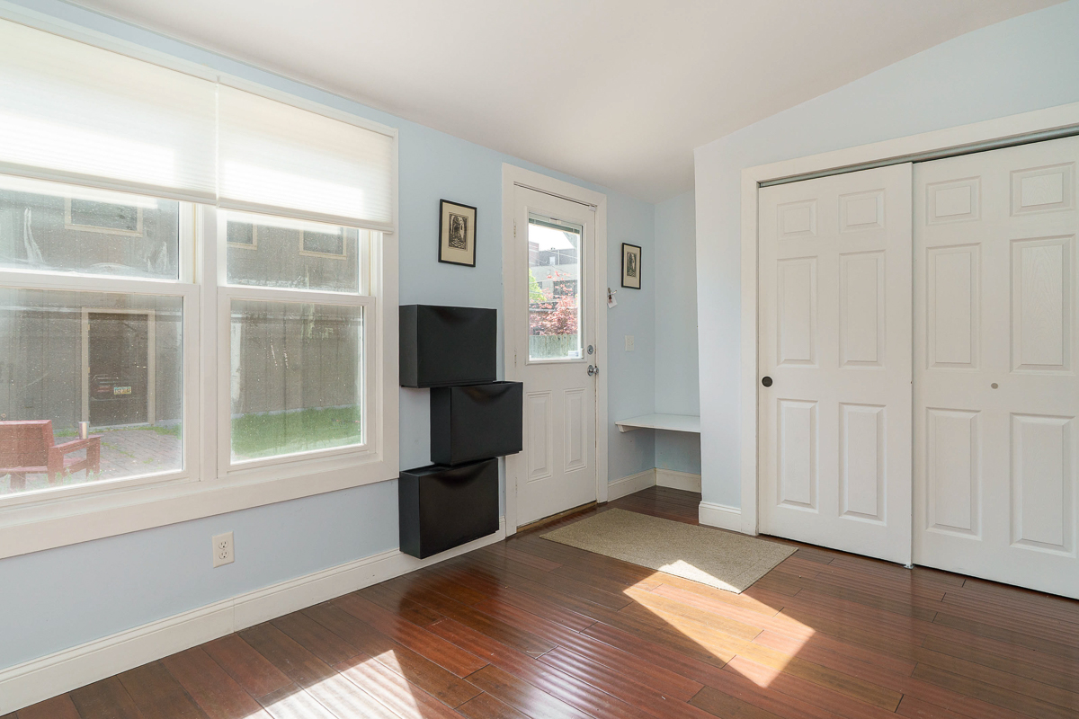 834 Hamlet St-35