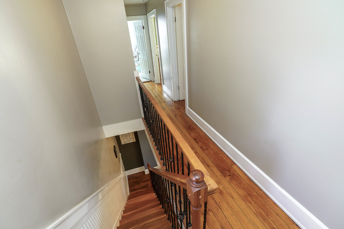 834 Hamlet St-37