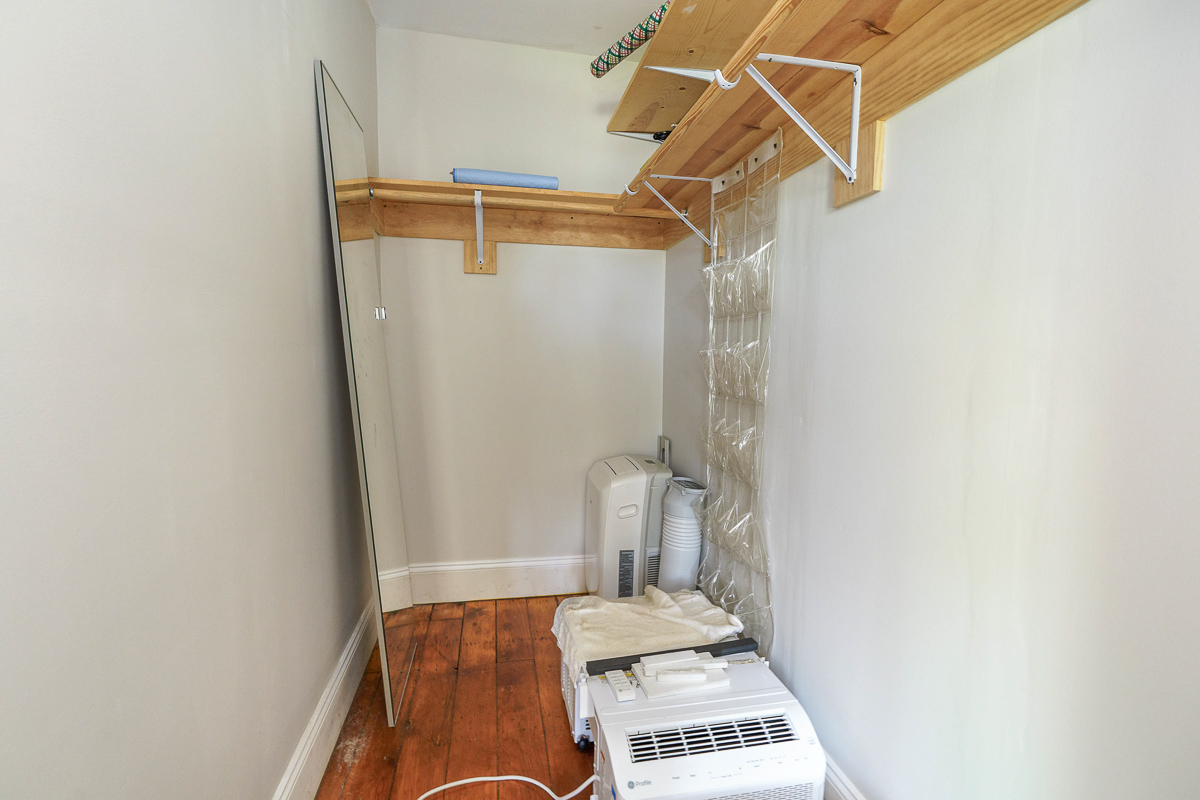 834 Hamlet St-41