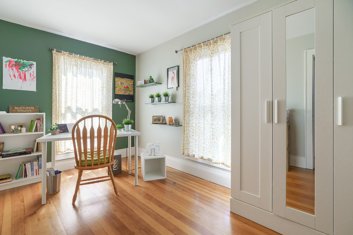 834 Hamlet St-44