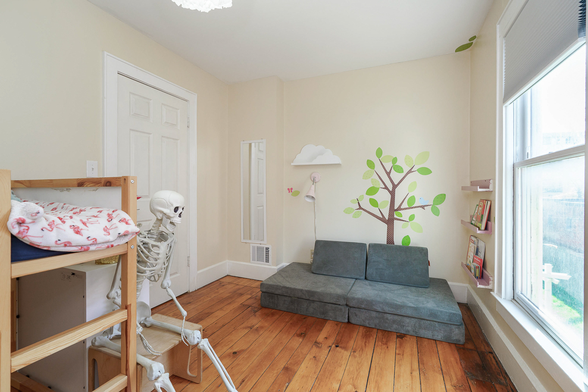 834 Hamlet St-48
