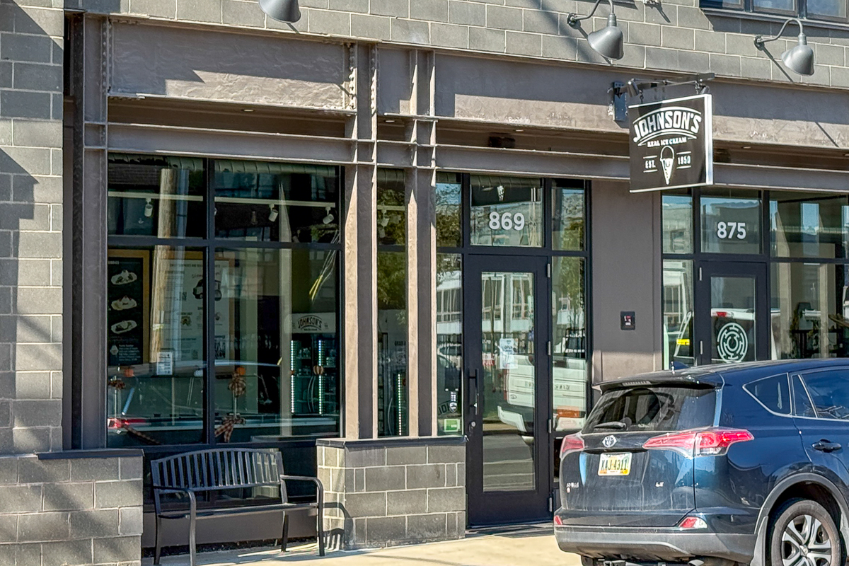 834 Hamlet St-49