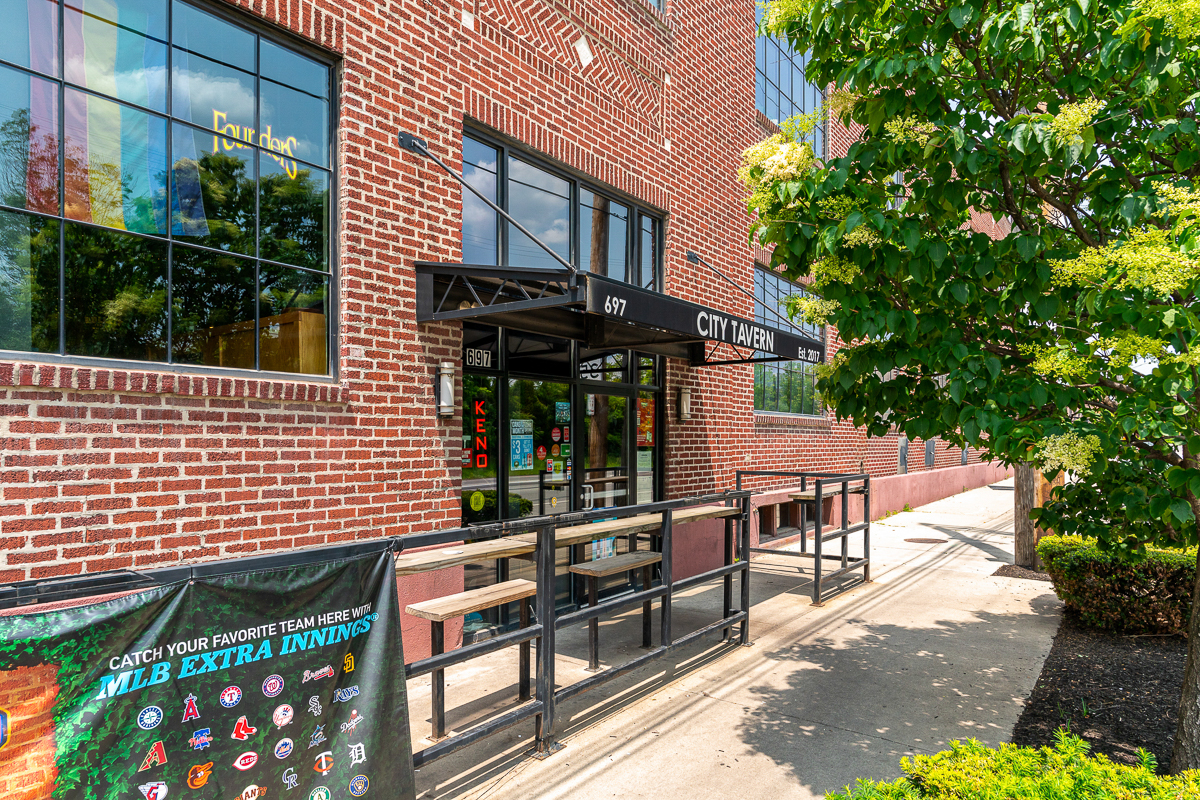 834 Hamlet St-52