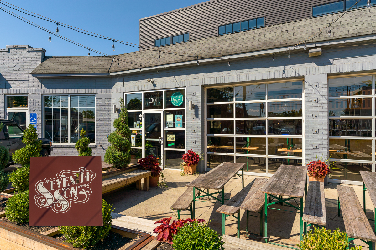834 Hamlet St-56