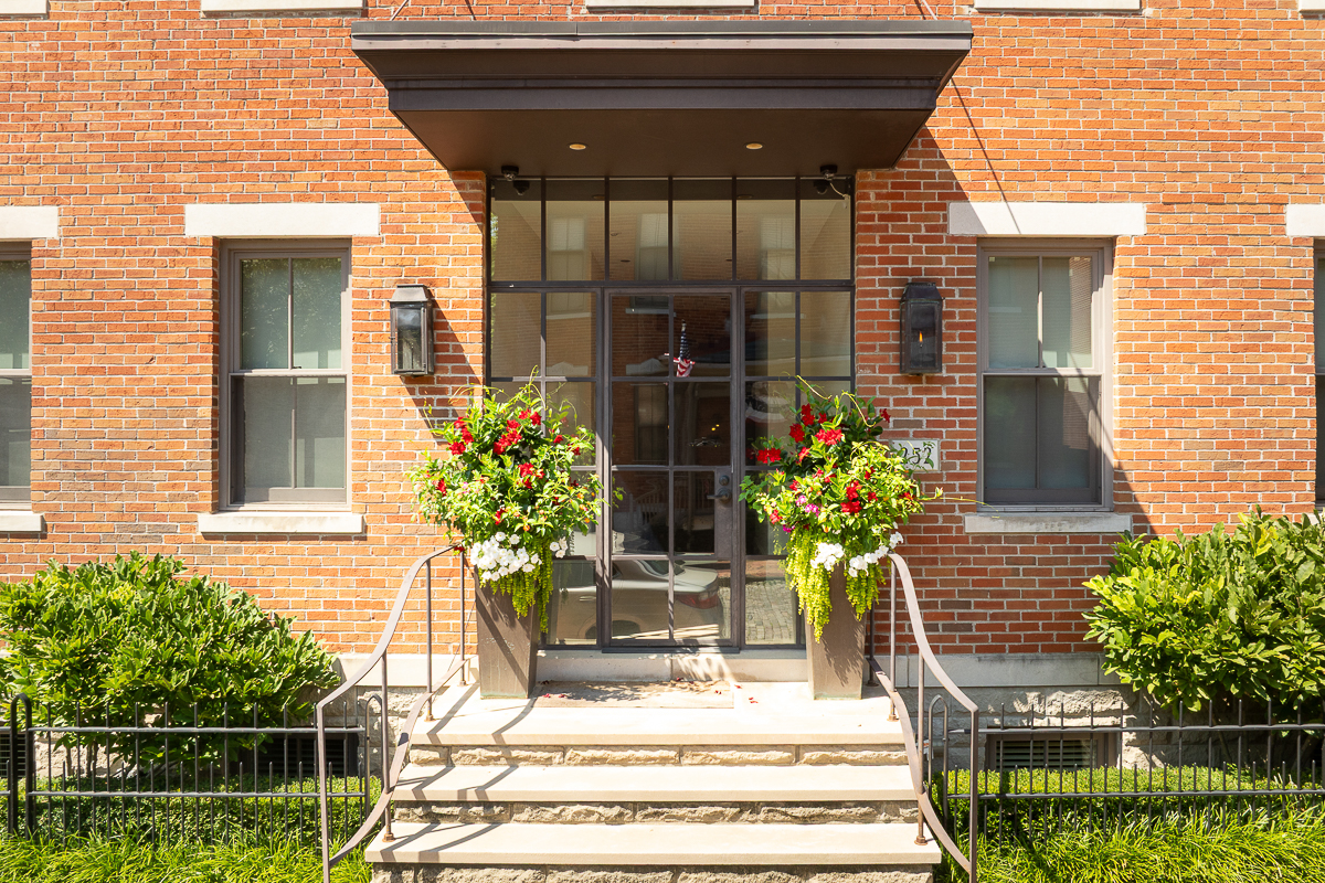 252 e Beck St-------3