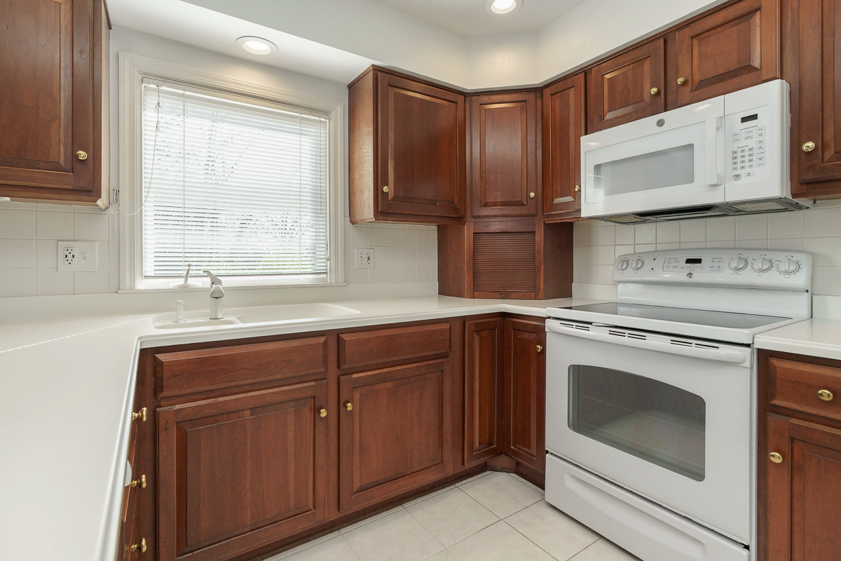 988 Danvers Ave-22