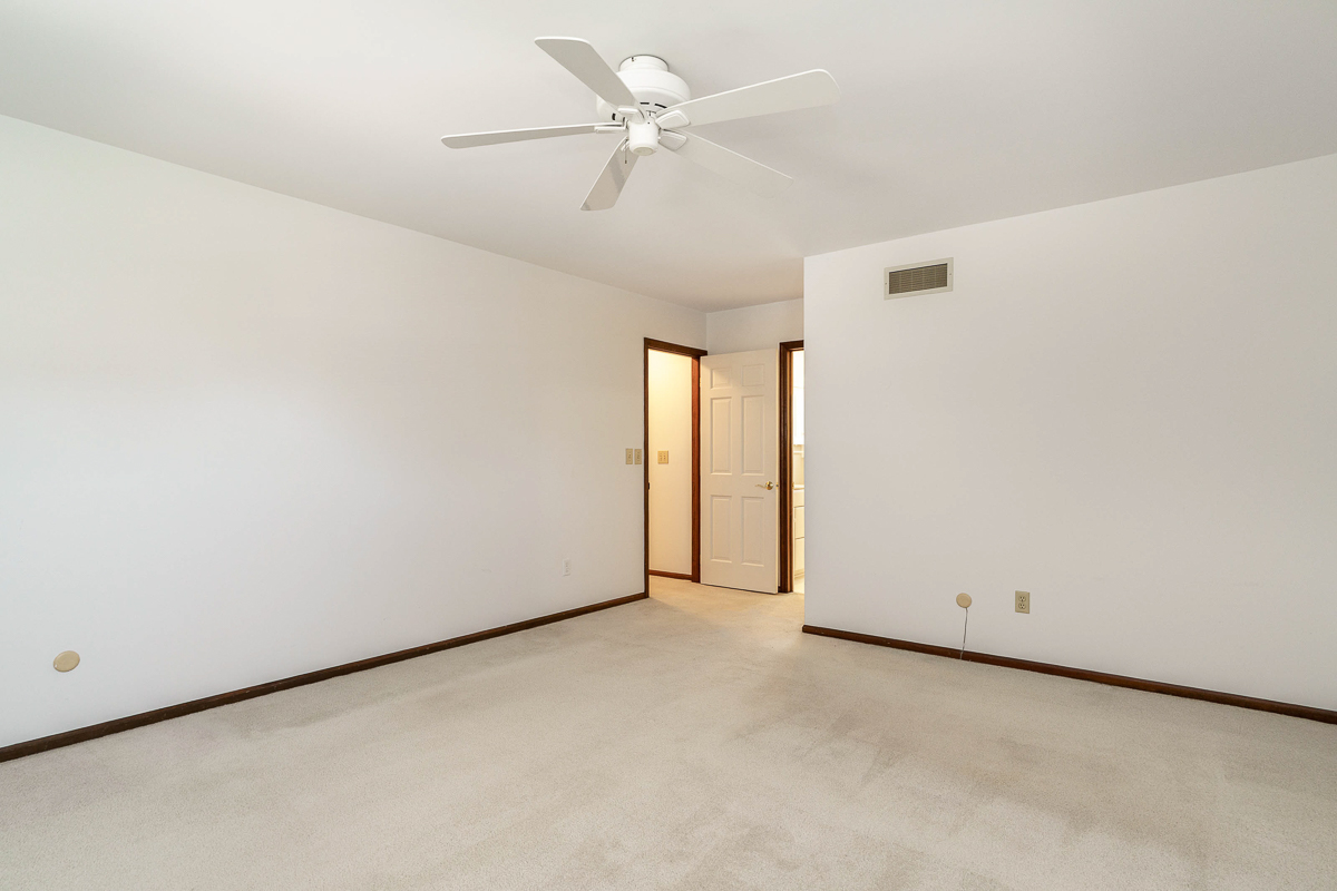 988 Danvers Ave-32