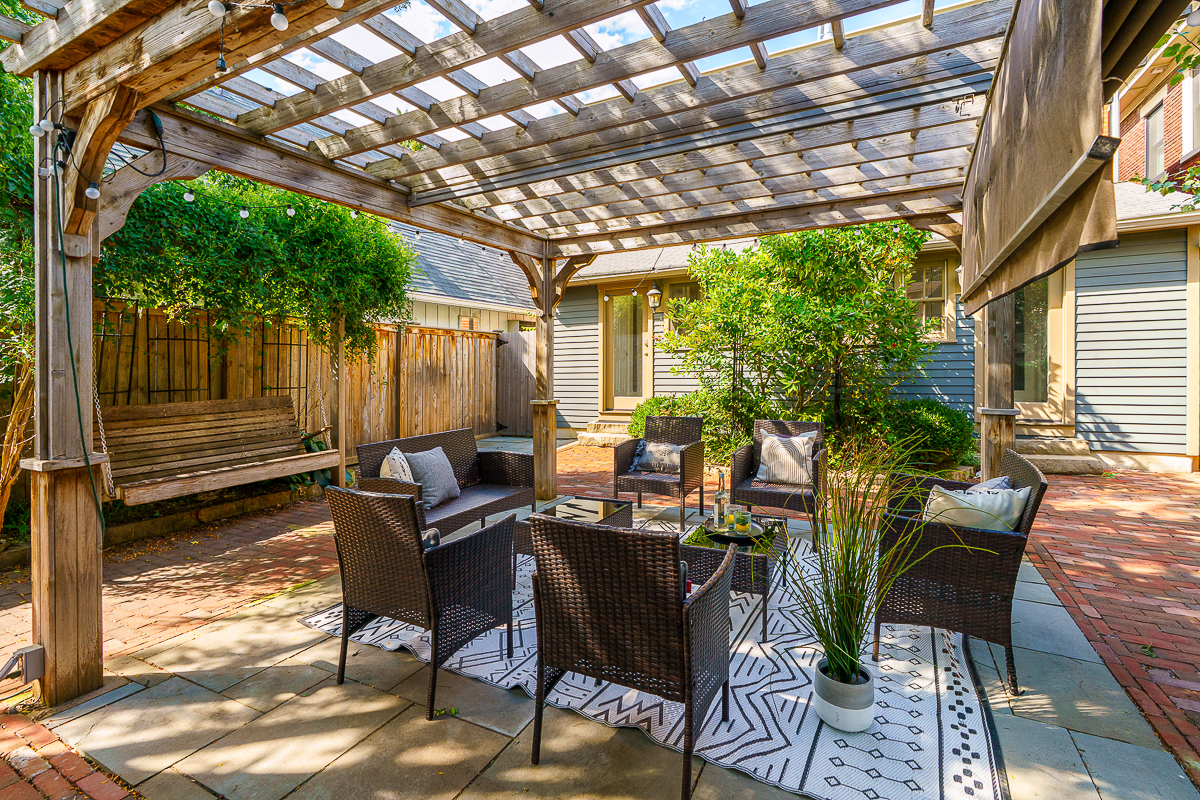 243 e Whittier St------1