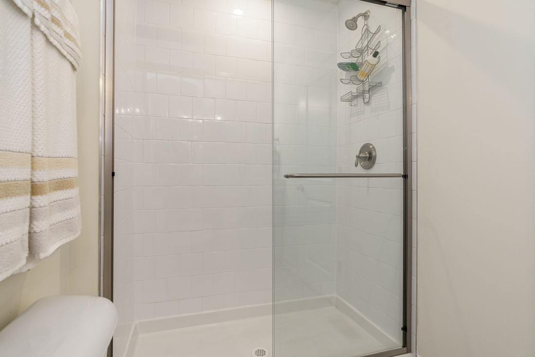 7652 Gateway Blvd --40