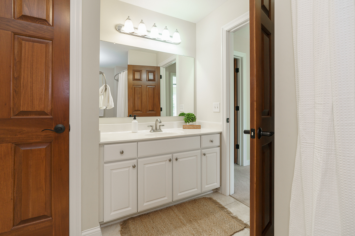 6061 Highland Hills Dr Bathroom-3