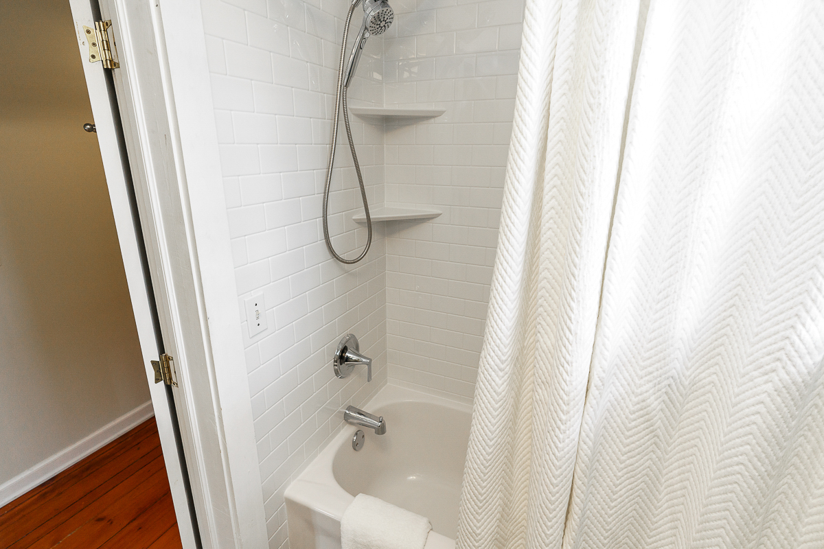 518 Mohawk St-32
