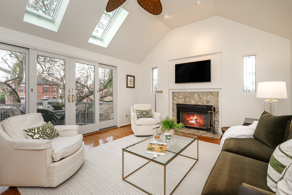 757 Mohawk St-27