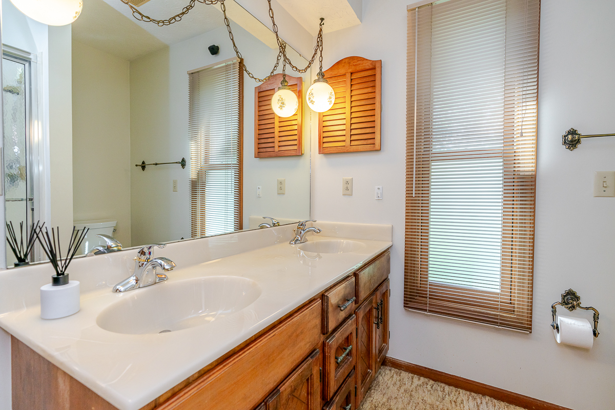 6611 Lake of woods-int-12